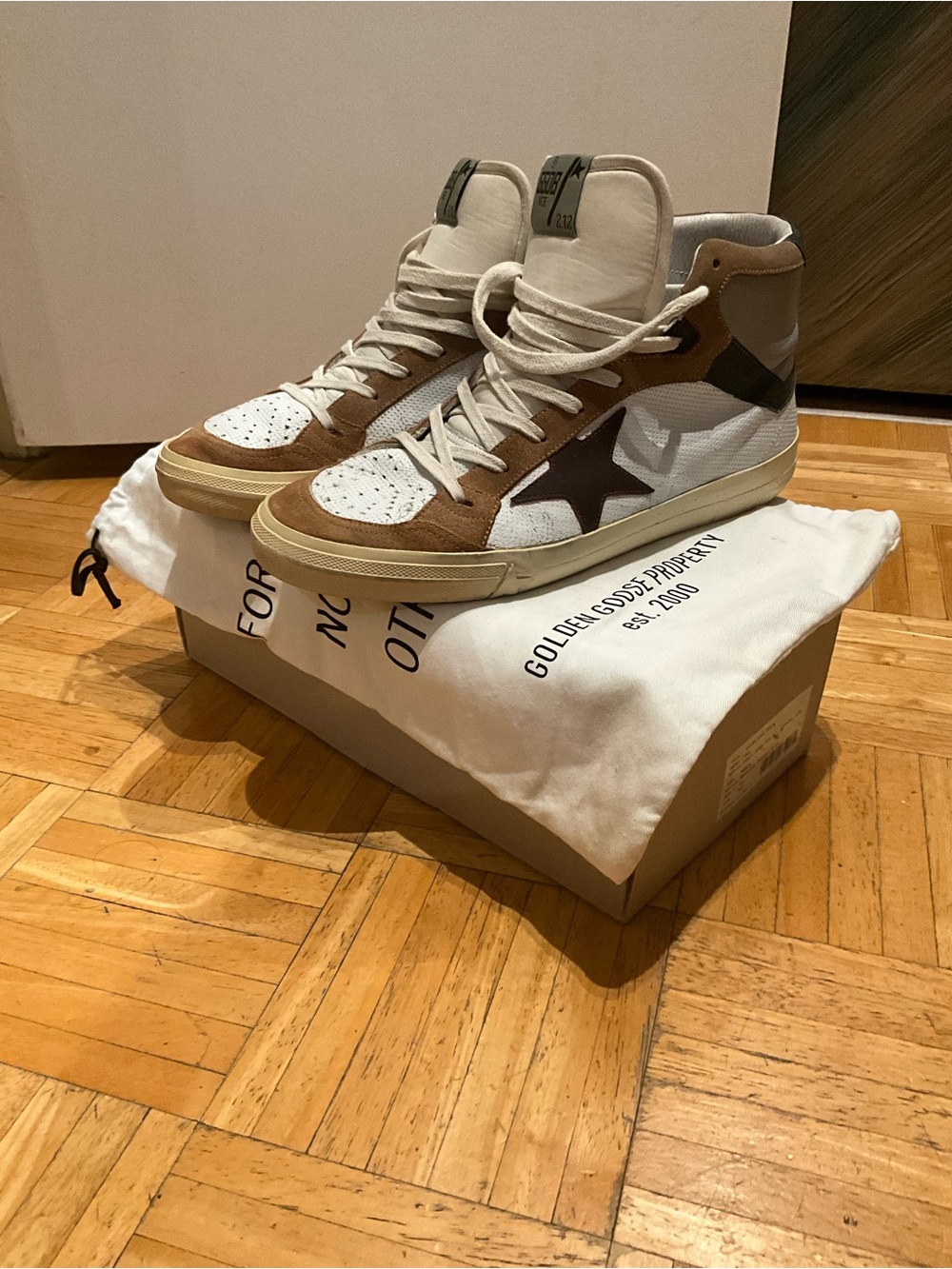 Golden Goose Men’s High-Top Sneakers in White, Brown and Black Star - Picture 2 of 5
